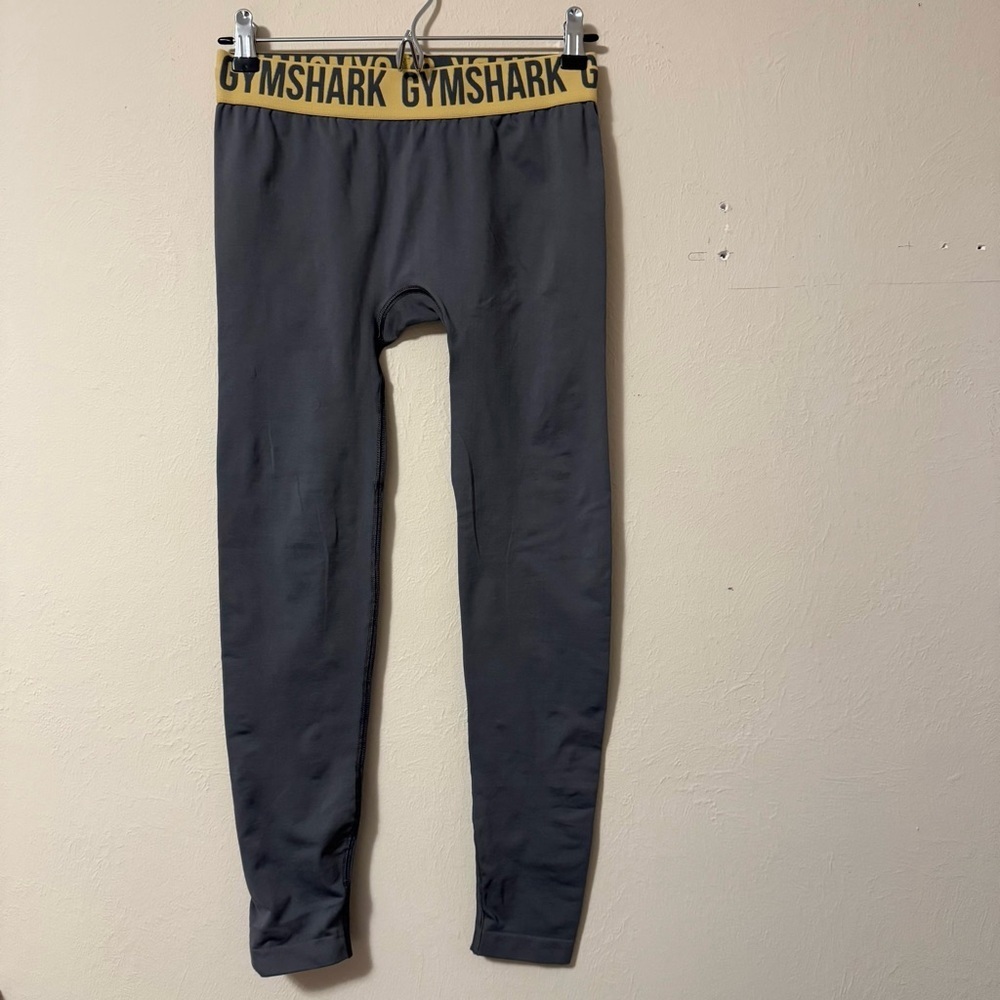 Gymshark seamless crop legging gray with yellow waist Size Medium - Picture 9 of 10